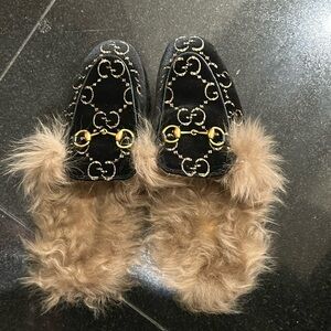 Fashion slides with fur